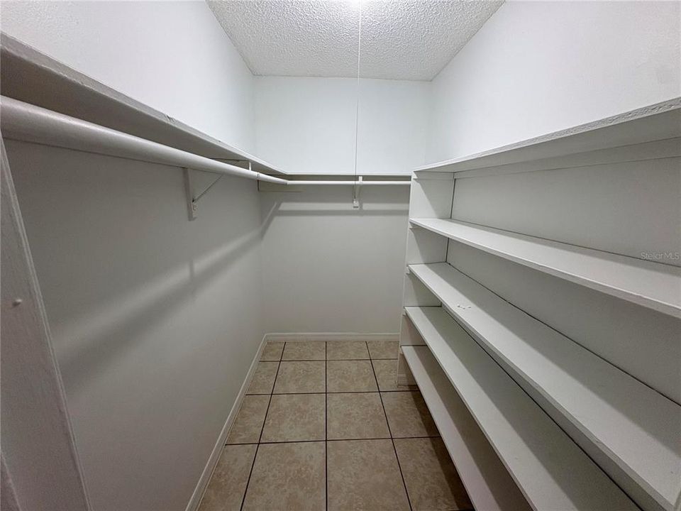 Activo con contrato: $1,475 (2 camas, 2 baños, 1125 Pies cuadrados)