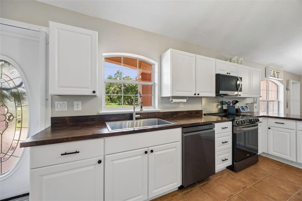 For Sale: $500,000 (3 beds, 2 baths, 2540 Square Feet)