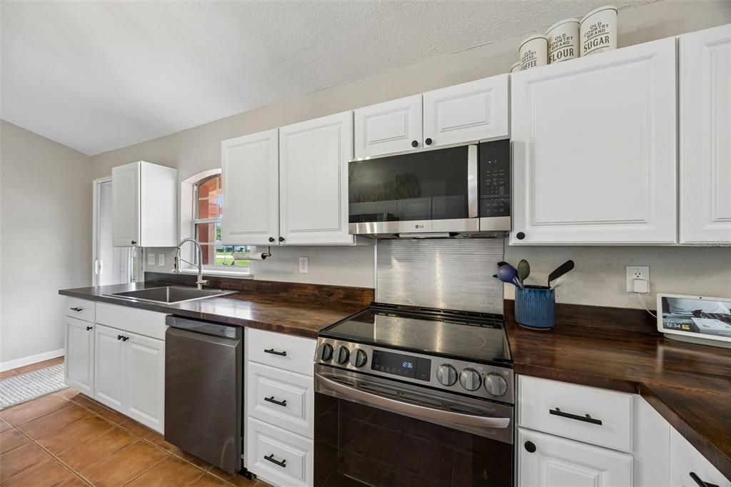 For Sale: $500,000 (3 beds, 2 baths, 2540 Square Feet)