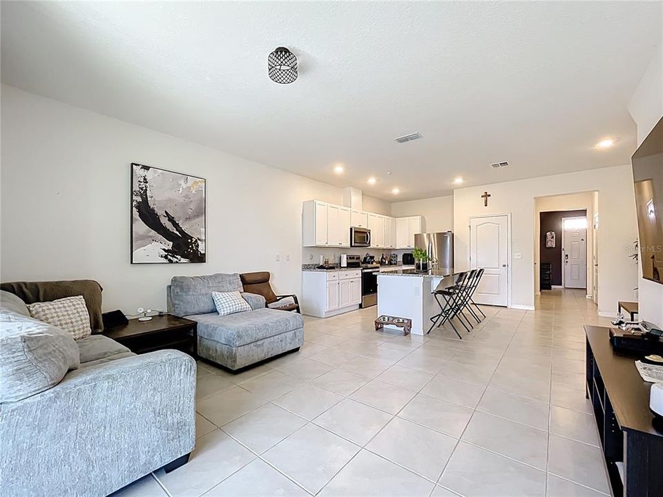 En Venta: $300,000 (3 camas, 2 baños, 1660 Pies cuadrados)