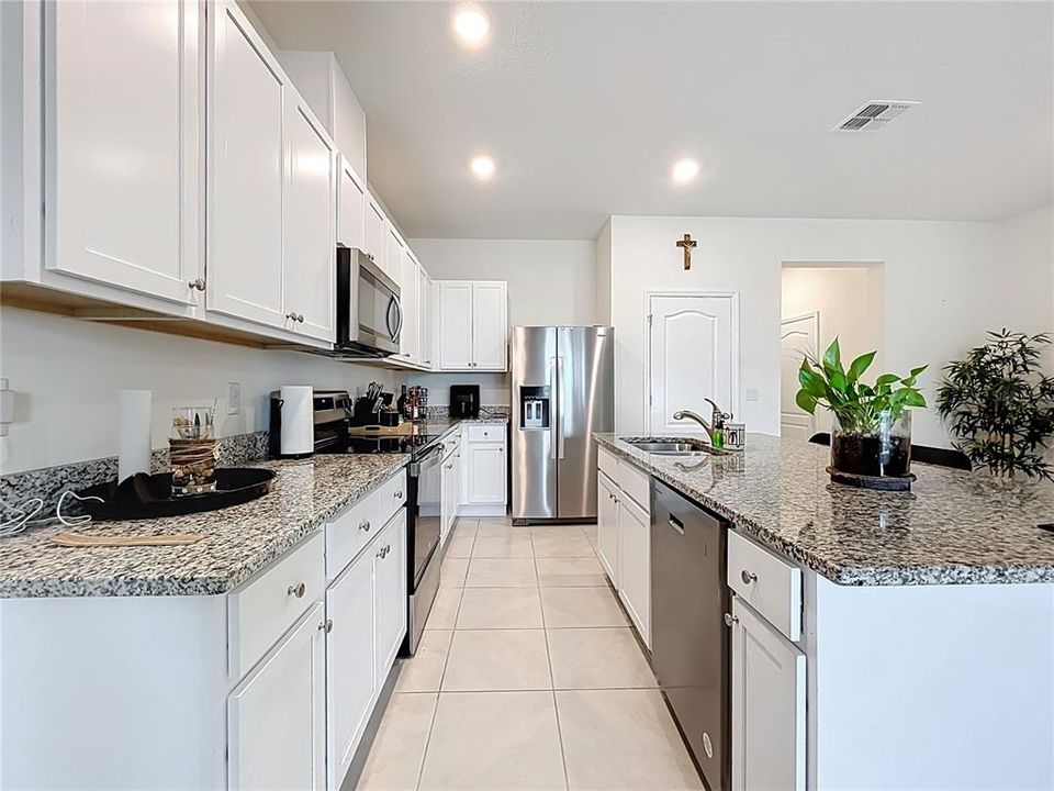 En Venta: $300,000 (3 camas, 2 baños, 1660 Pies cuadrados)