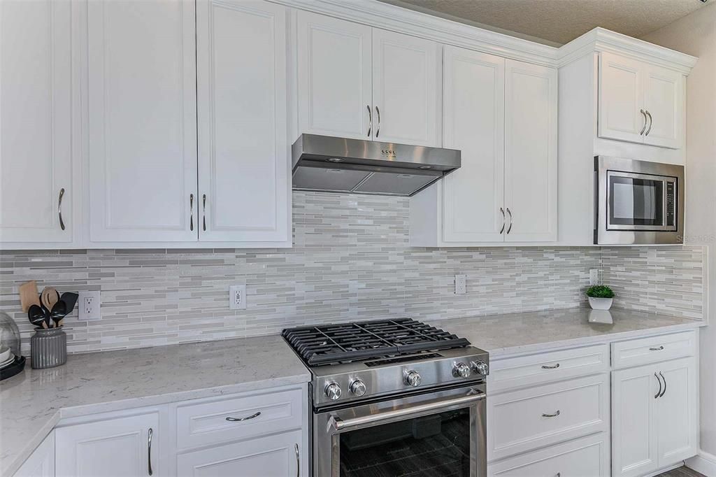For Sale: $480,020 (2 beds, 2 baths, 1707 Square Feet)