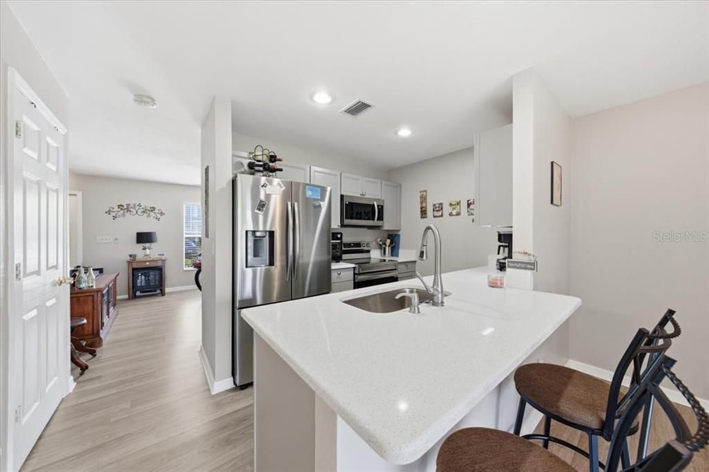 For Sale: $242,000 (2 beds, 1 baths, 1102 Square Feet)
