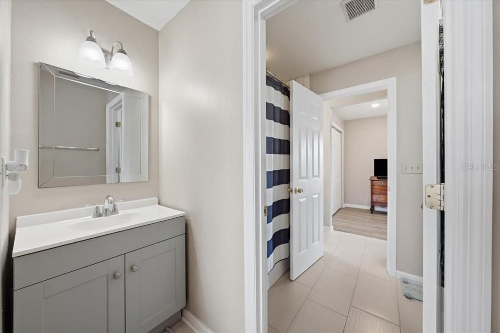 For Sale: $242,000 (2 beds, 1 baths, 1102 Square Feet)