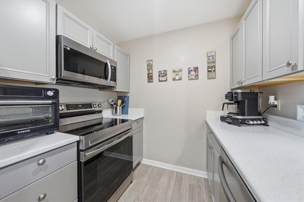 For Sale: $242,000 (2 beds, 1 baths, 1102 Square Feet)