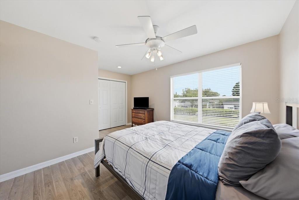 For Sale: $242,000 (2 beds, 1 baths, 1102 Square Feet)