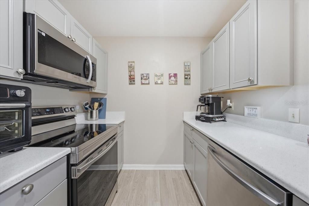 For Sale: $242,000 (2 beds, 1 baths, 1102 Square Feet)