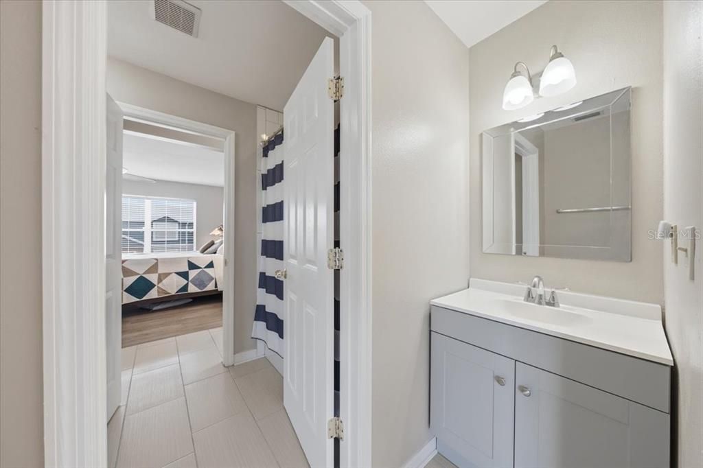 For Sale: $242,000 (2 beds, 1 baths, 1102 Square Feet)