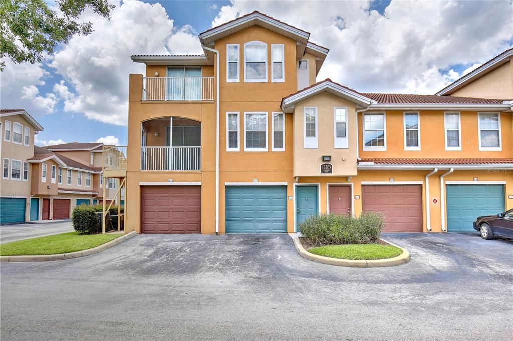 For Sale: $259,000 (2 beds, 2 baths, 1219 Square Feet)