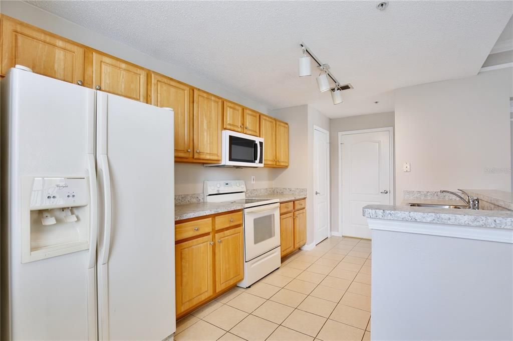 For Sale: $259,000 (2 beds, 2 baths, 1219 Square Feet)