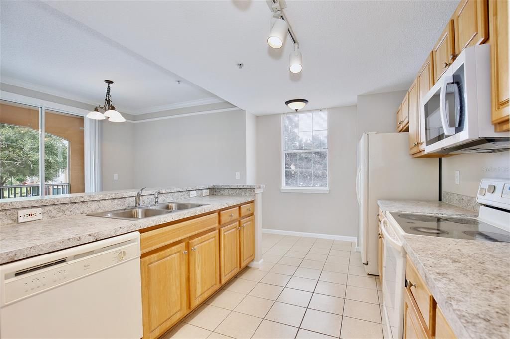For Sale: $259,000 (2 beds, 2 baths, 1219 Square Feet)