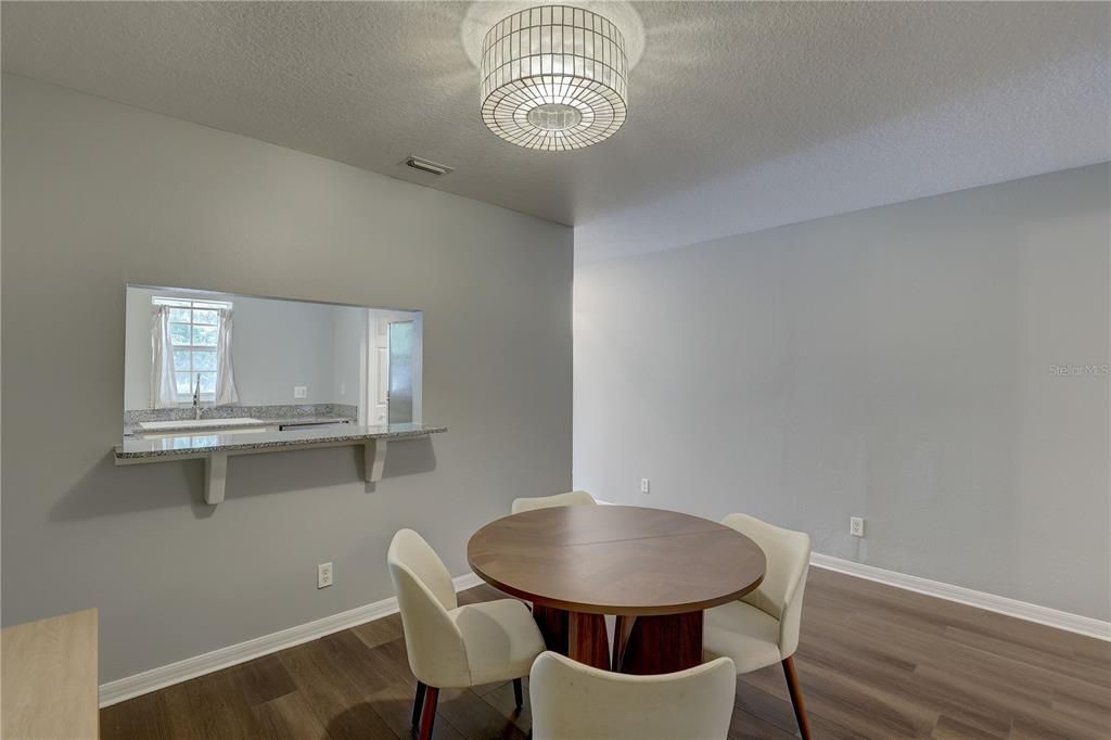 En Venta: $299,900 (3 camas, 2 baños, 1680 Pies cuadrados)