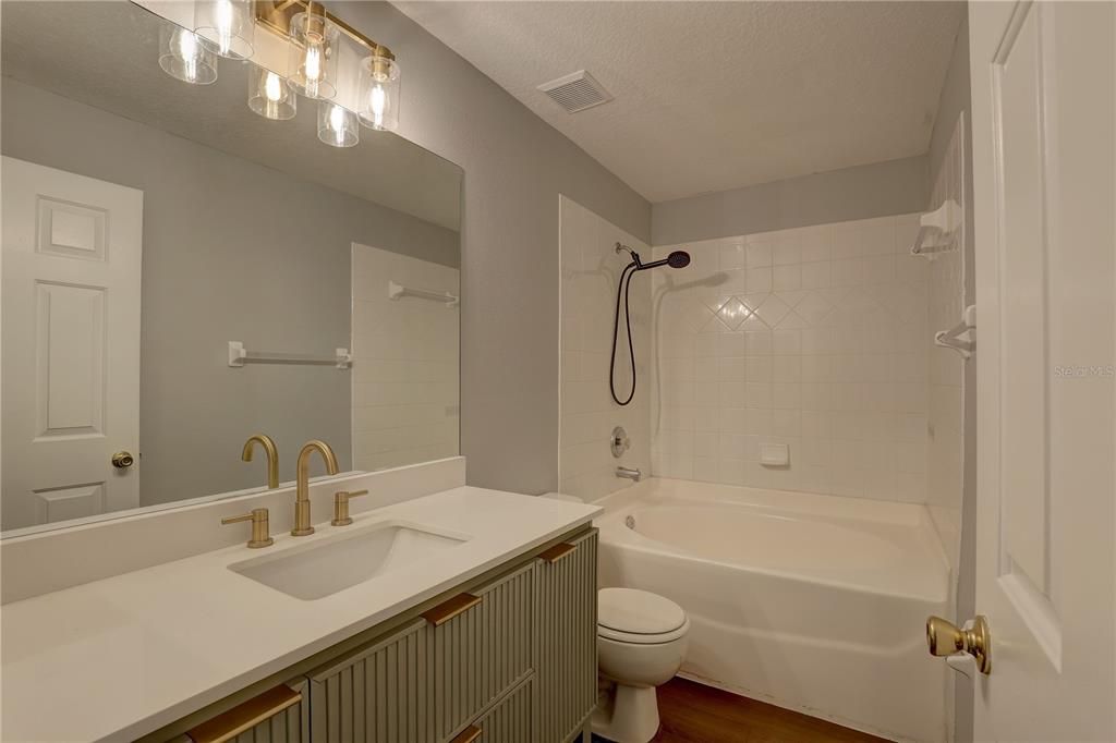 En Venta: $299,900 (3 camas, 2 baños, 1680 Pies cuadrados)