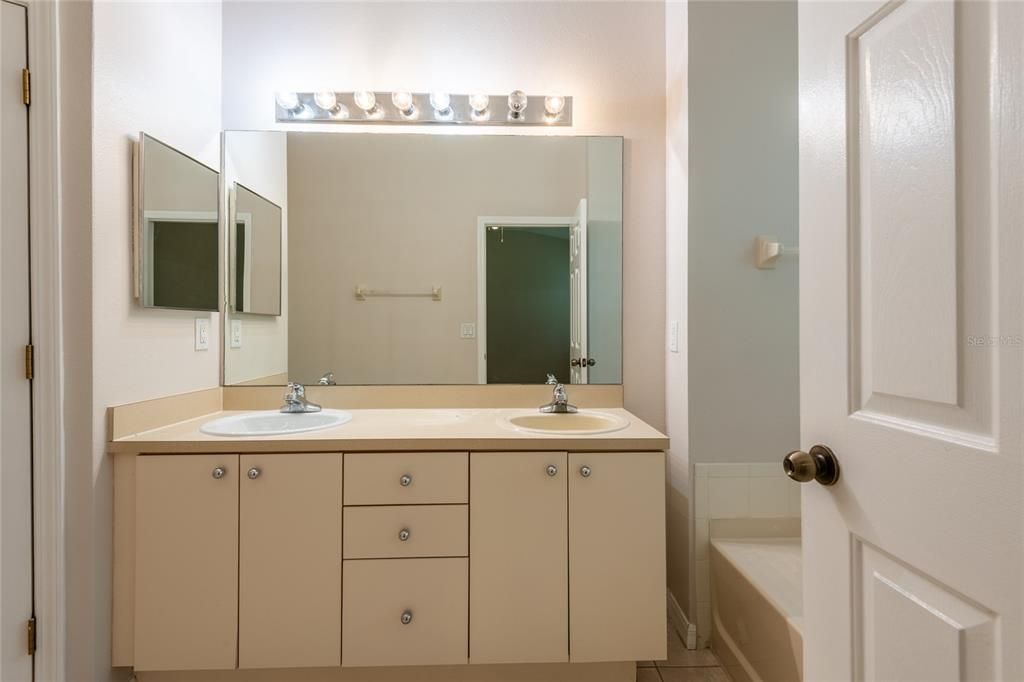 For Sale: $315,000 (3 beds, 2 baths, 1771 Square Feet)