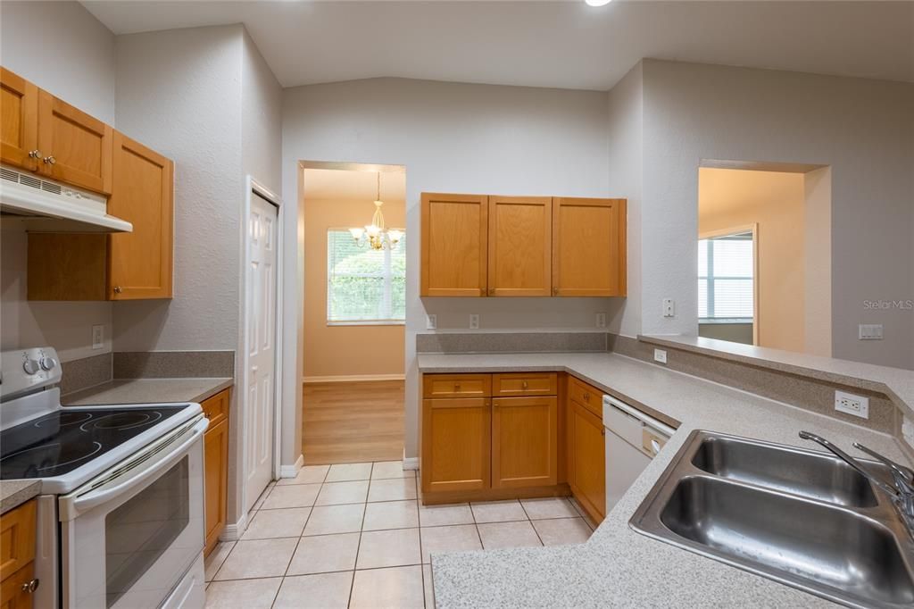 For Sale: $315,000 (3 beds, 2 baths, 1771 Square Feet)