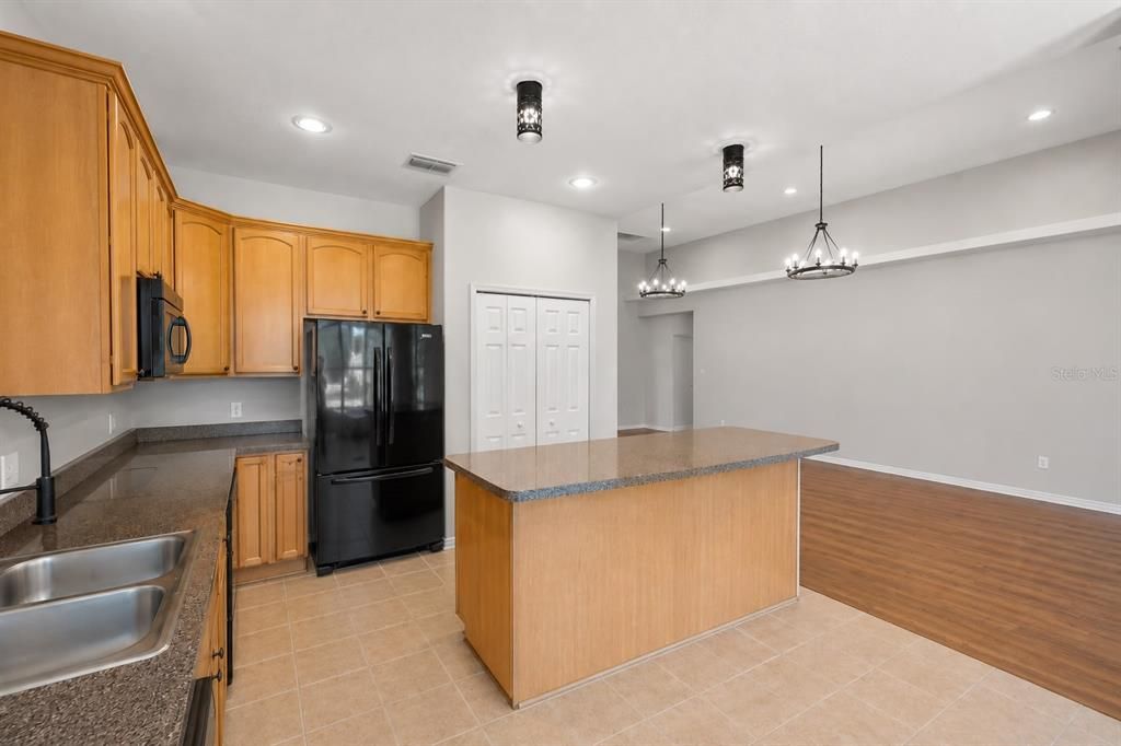 En Venta: $394,999 (3 camas, 3 baños, 2039 Pies cuadrados)
