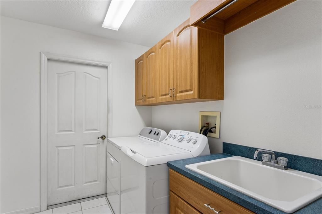 For Sale: $459,000 (4 beds, 3 baths, 2498 Square Feet)