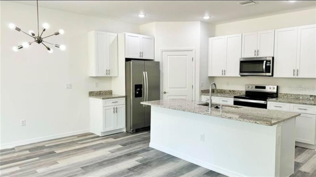 En Venta: $300,000 (4 camas, 2 baños, 1846 Pies cuadrados)