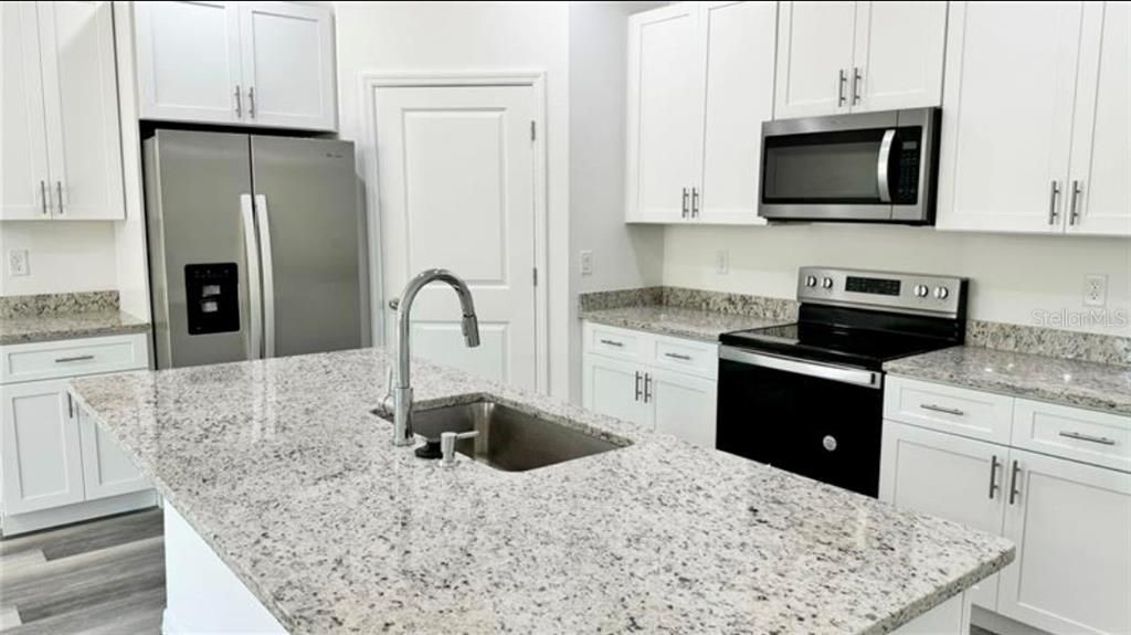 En Venta: $300,000 (4 camas, 2 baños, 1846 Pies cuadrados)