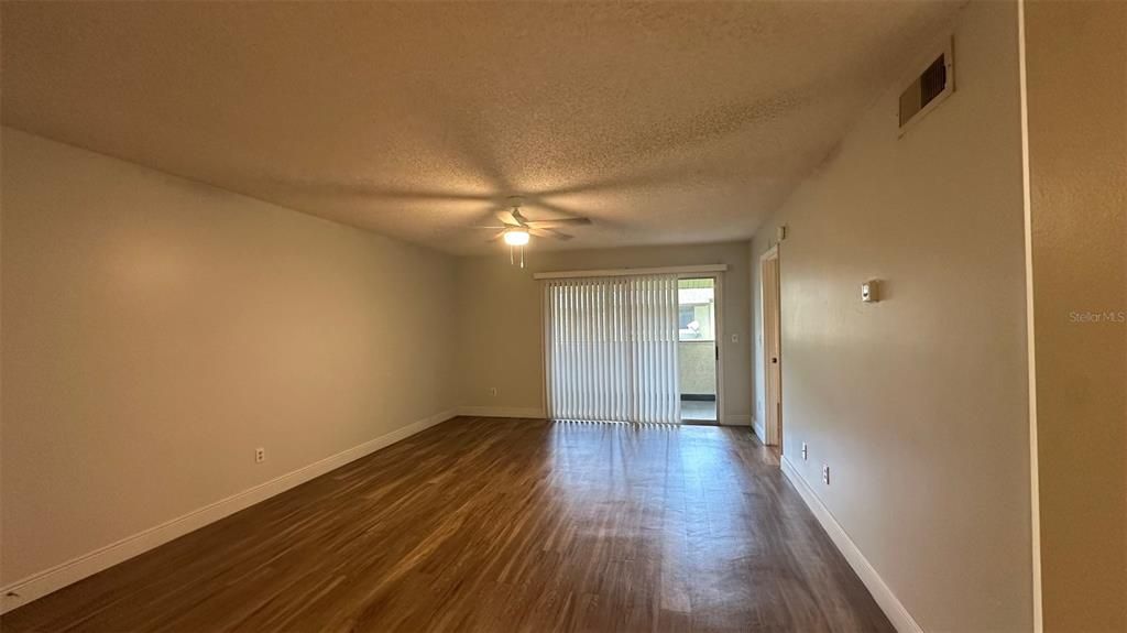 В аренду: $1,300 (1 спален, 1 ванн, 742 Квадратных фут)