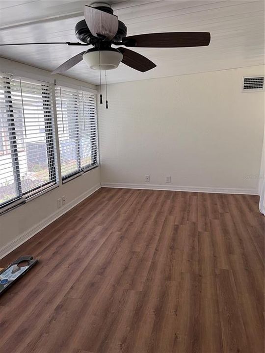 For Sale: $111,999 (2 beds, 2 baths, 840 Square Feet)