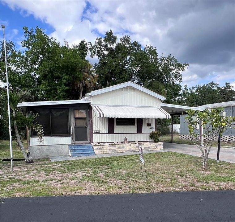 For Sale: $111,999 (2 beds, 2 baths, 840 Square Feet)