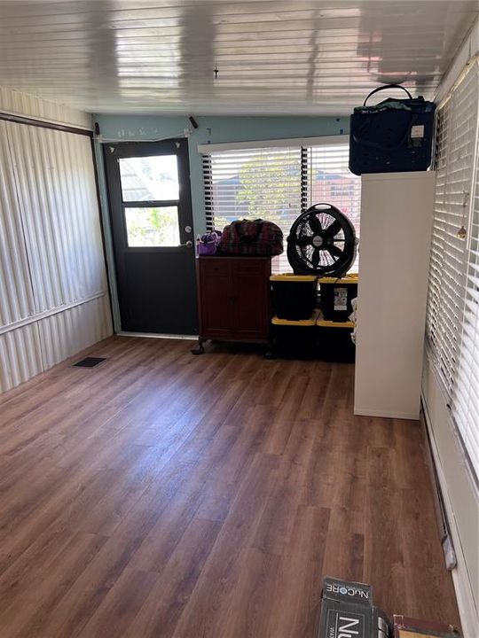 For Sale: $111,999 (2 beds, 2 baths, 840 Square Feet)