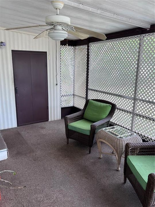 For Sale: $111,999 (2 beds, 2 baths, 840 Square Feet)