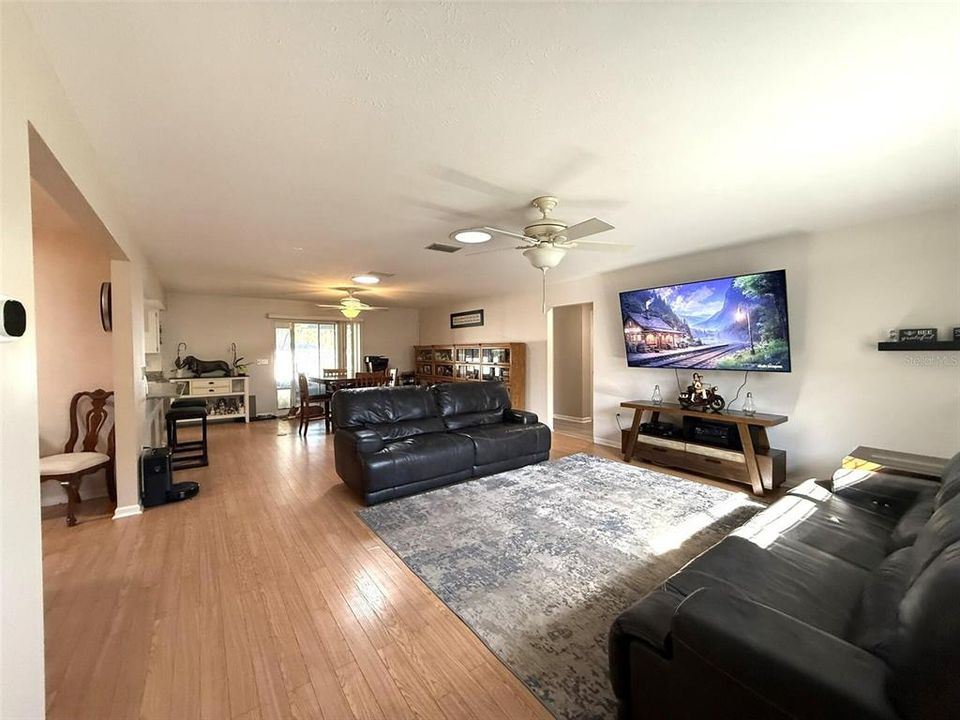 En Venta: $399,000 (3 camas, 2 baños, 2028 Pies cuadrados)