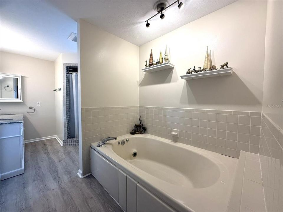 En Venta: $399,000 (3 camas, 2 baños, 2028 Pies cuadrados)