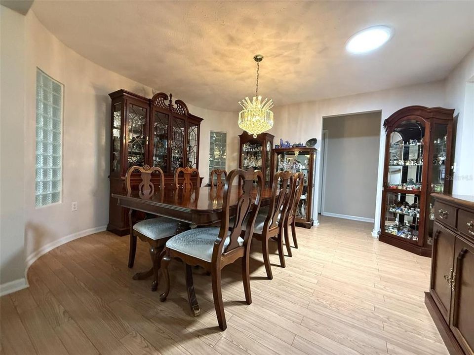 En Venta: $399,000 (3 camas, 2 baños, 2028 Pies cuadrados)