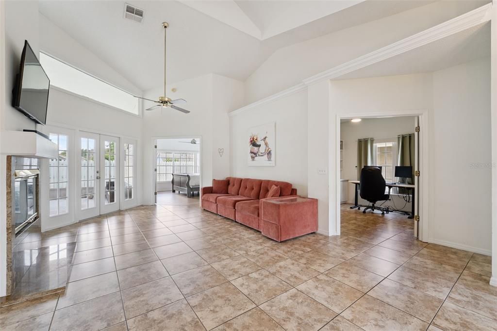 For Sale: $375,000 (3 beds, 2 baths, 1518 Square Feet)