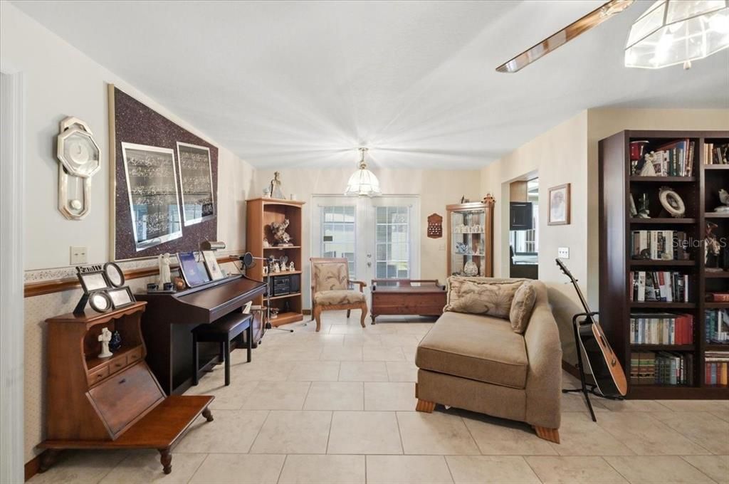 For Sale: $365,000 (3 beds, 2 baths, 2008 Square Feet)