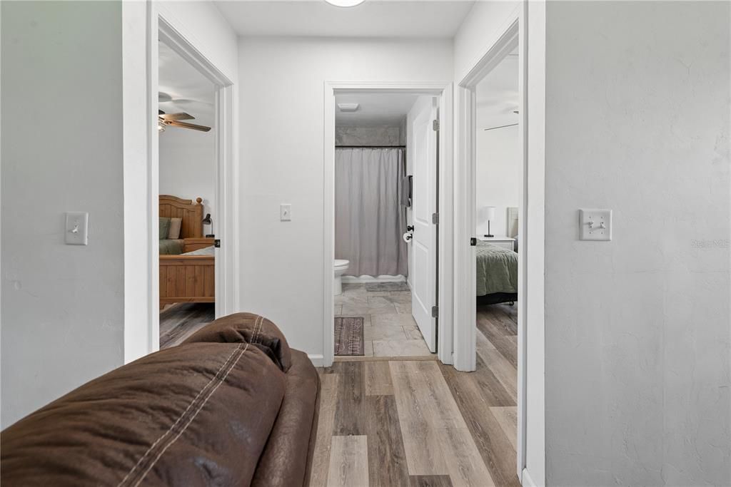 На продажу: $429,000 (4 спален, 2 ванн, 1300 Квадратных фут)