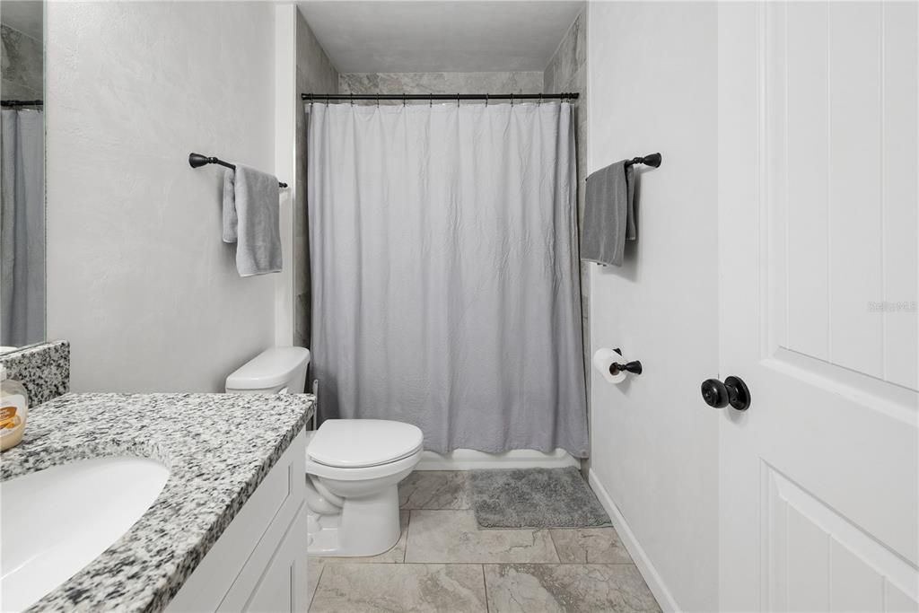 На продажу: $429,000 (4 спален, 2 ванн, 1300 Квадратных фут)
