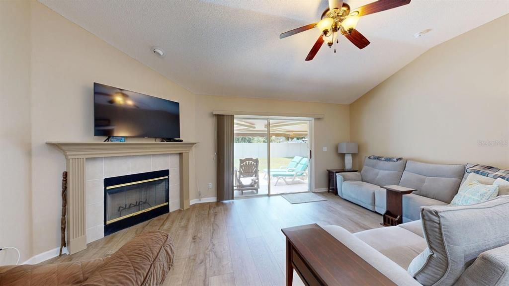 For Sale: $335,000 (3 beds, 2 baths, 1794 Square Feet)