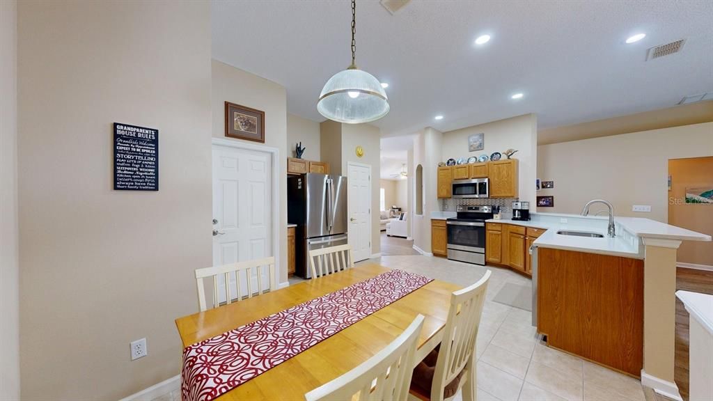For Sale: $335,000 (3 beds, 2 baths, 1794 Square Feet)