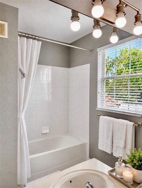 For Rent: $2,100 (3 beds, 2 baths, 1247 Square Feet)