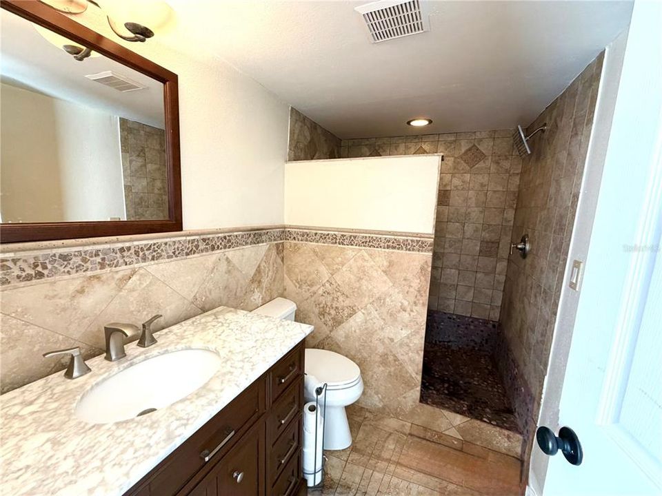 En Renta: $3,350 (3 camas, 2 baños, 1984 Pies cuadrados)