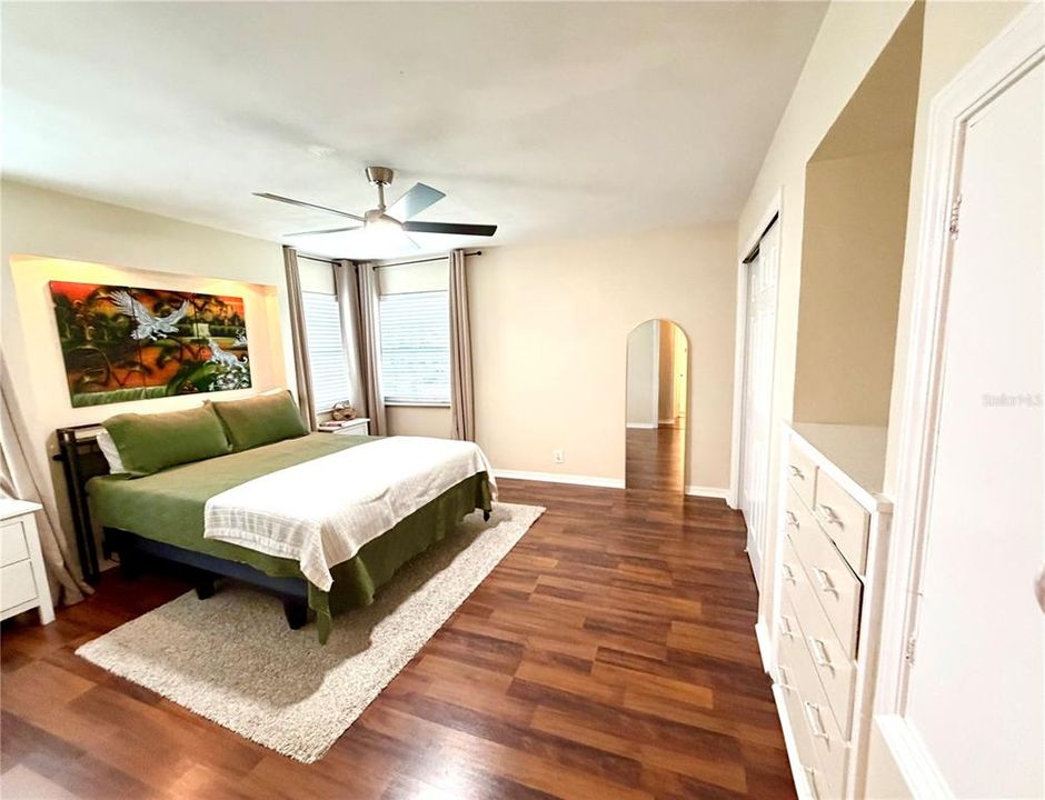 En Renta: $3,350 (3 camas, 2 baños, 1984 Pies cuadrados)