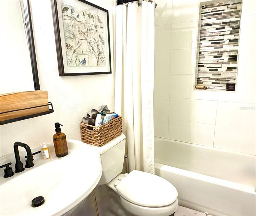 En Renta: $3,350 (3 camas, 2 baños, 1984 Pies cuadrados)