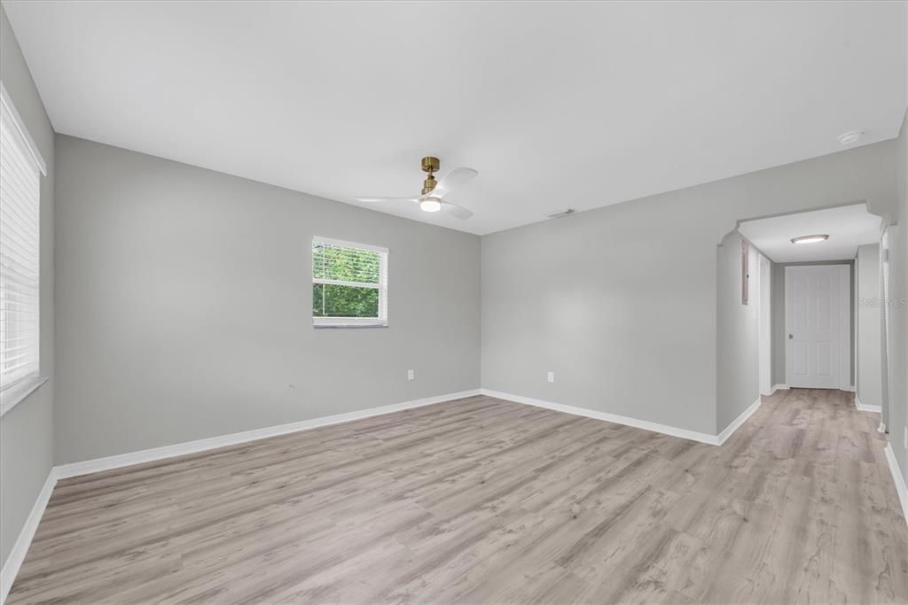 For Sale: $379,900 (3 beds, 1 baths, 1390 Square Feet)