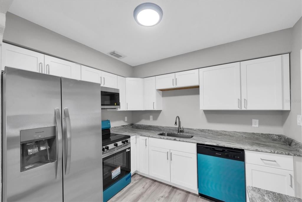 For Sale: $379,900 (3 beds, 1 baths, 1390 Square Feet)
