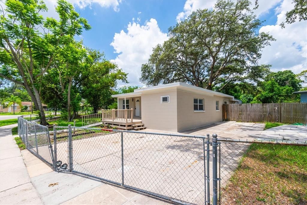 For Sale: $379,900 (3 beds, 1 baths, 1390 Square Feet)