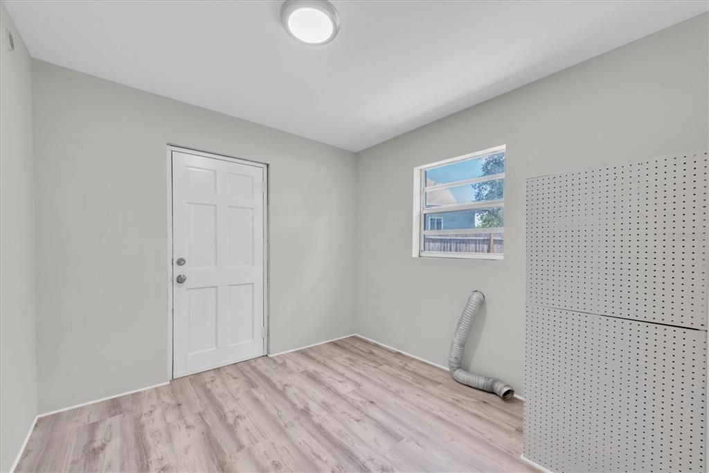 For Sale: $379,900 (3 beds, 1 baths, 1390 Square Feet)