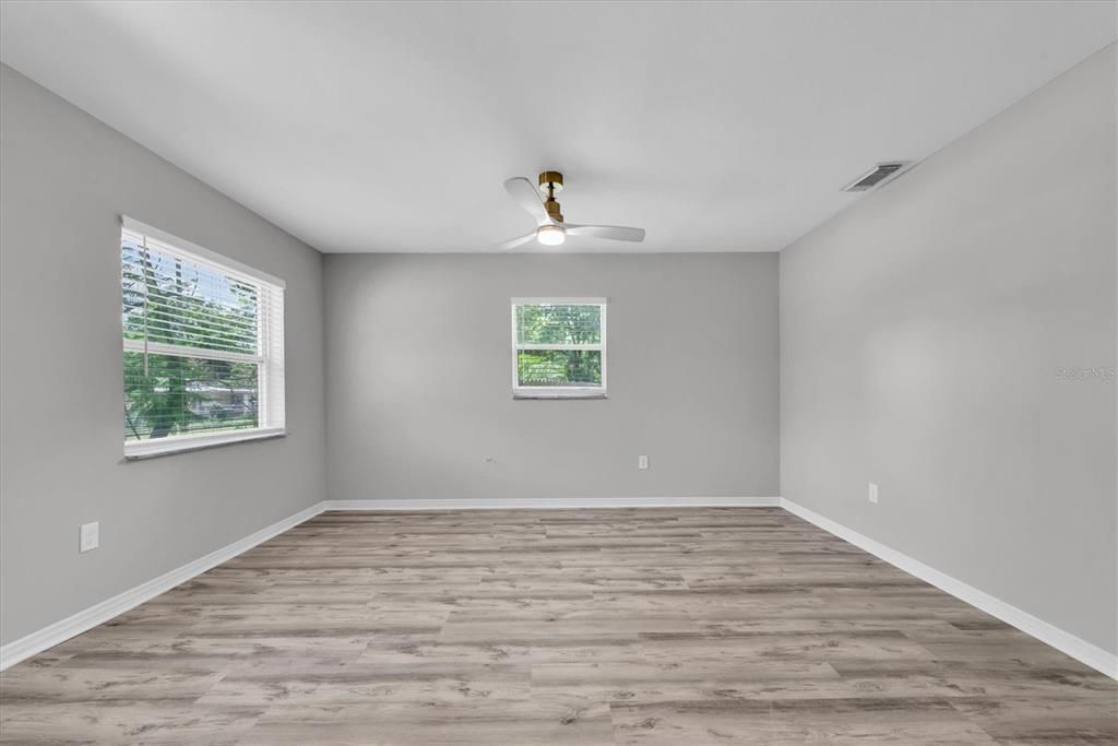 For Sale: $379,900 (3 beds, 1 baths, 1390 Square Feet)