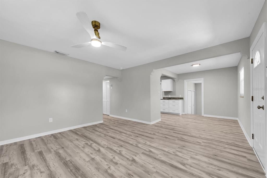 For Sale: $379,900 (3 beds, 1 baths, 1390 Square Feet)