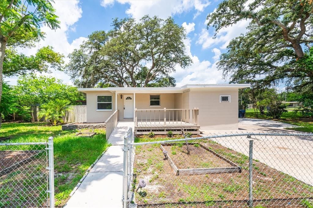 For Sale: $379,900 (3 beds, 1 baths, 1390 Square Feet)