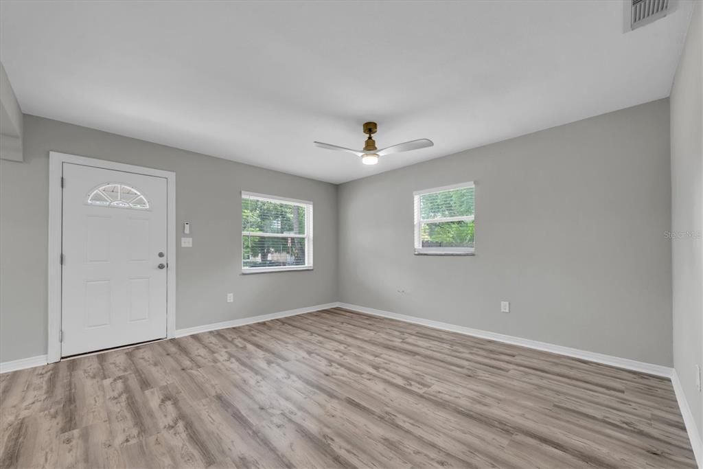 For Sale: $379,900 (3 beds, 1 baths, 1390 Square Feet)