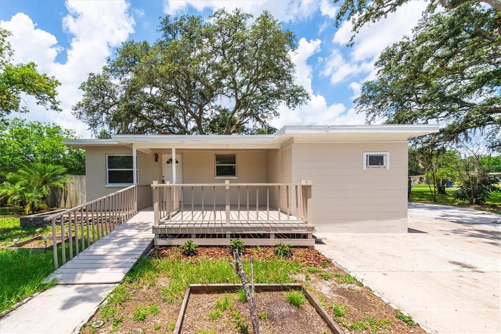 For Sale: $379,900 (3 beds, 1 baths, 1390 Square Feet)